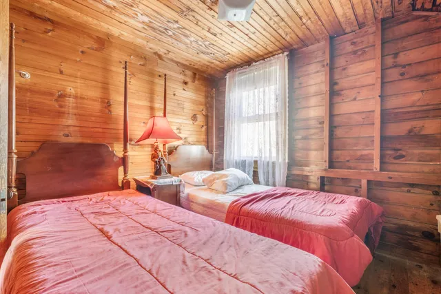 $1,150,000 | 108 Broadway, York, ME 03909