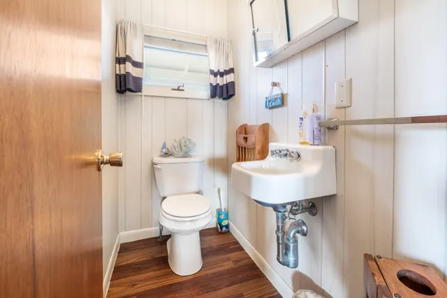 $1,150,000 | 108 Broadway, York, ME 03909