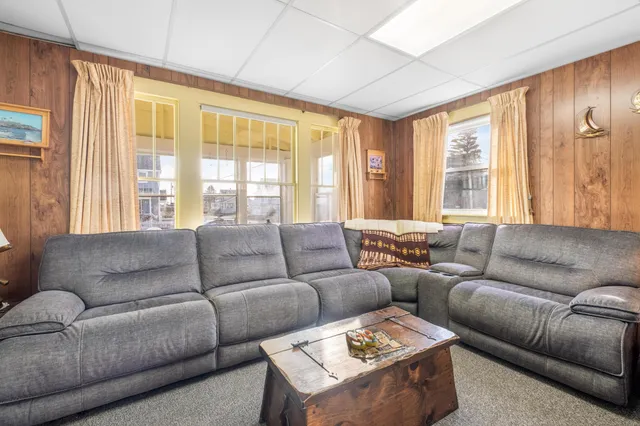 $1,150,000 | 108 Broadway, York, ME 03909