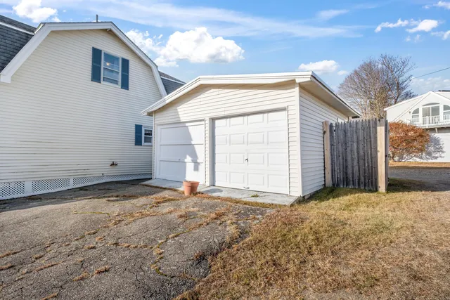 $1,150,000 | 108 Broadway, York, ME 03909
