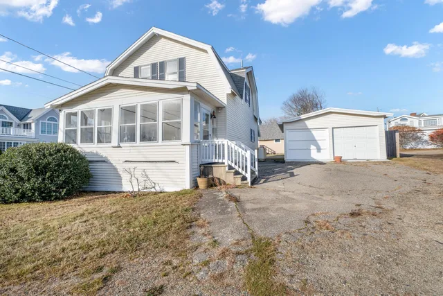 $1,150,000 | 108 Broadway, York, ME 03909