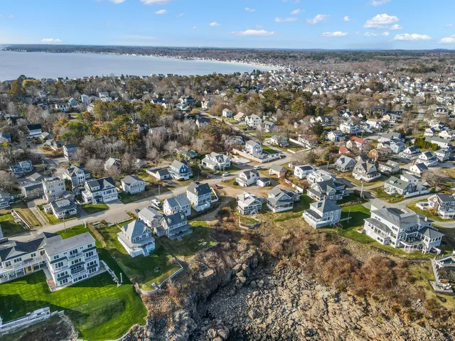 $1,150,000 | 108 Broadway, York, ME 03909