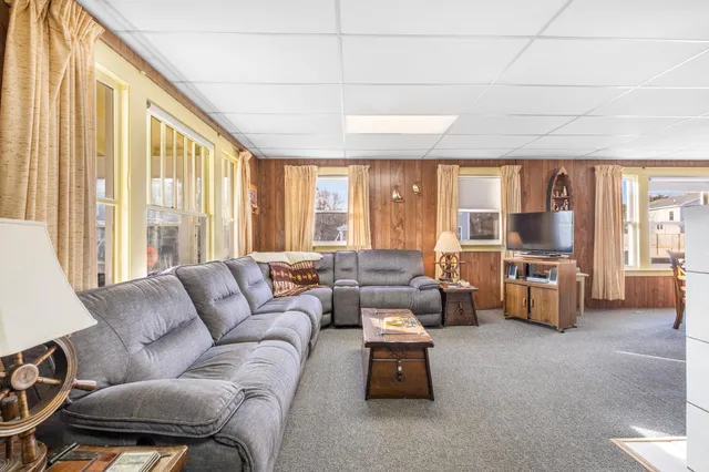 $1,150,000 | 108 Broadway, York, ME 03909