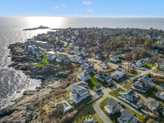 $1,150,000 | 108 Broadway, York, ME 03909