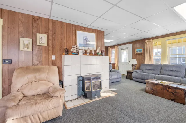 $1,150,000 | 108 Broadway, York, ME 03909