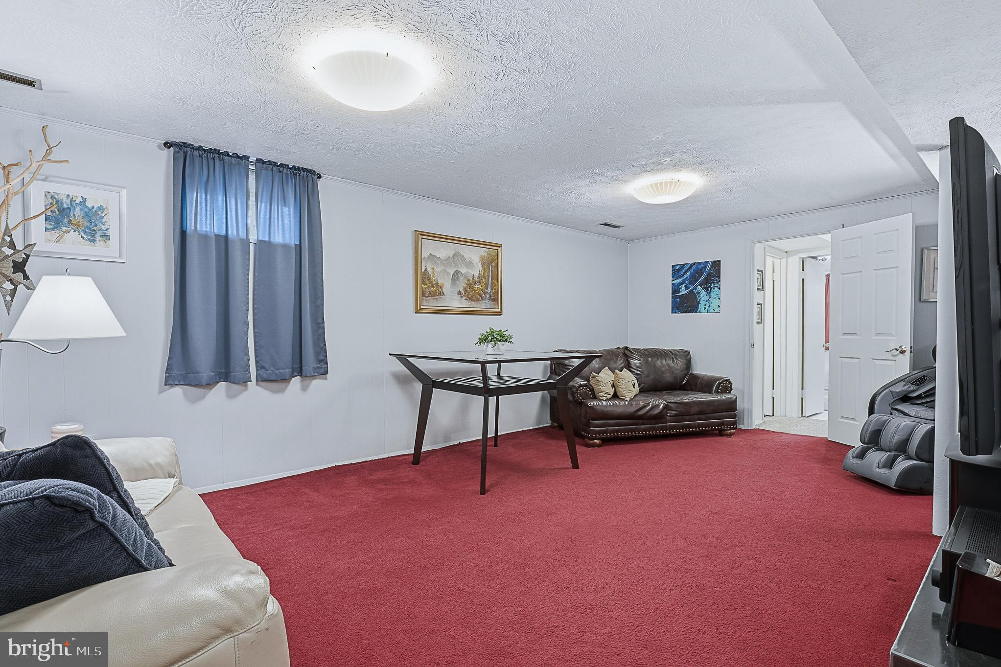 4542 Kinmount Road Lanham, MD 20706 - Photo 43 of 70 a living room with furniture and a lamp