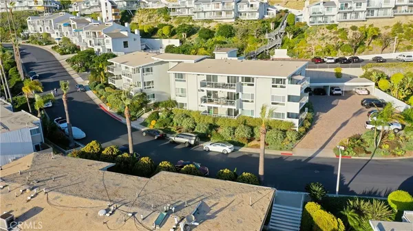 $5,900 | 21703 Ocean Vista Drive, Unit 201, Laguna Beach, CA 92651