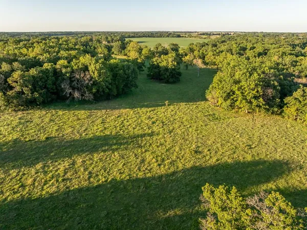 $945,000 | 630 Northwest Nw Road, Appleton City, MO 64724