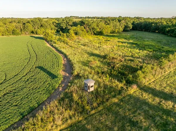 $945,000 | 630 Northwest Nw Road, Appleton City, MO 64724