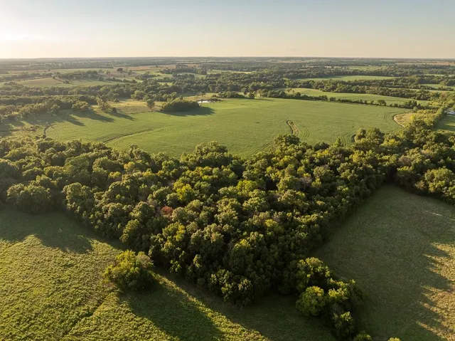 $945,000 | 630 Northwest Nw Road, Appleton City, MO 64724