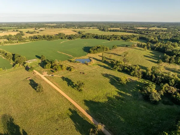 $945,000 | 630 Northwest Nw Road, Appleton City, MO 64724