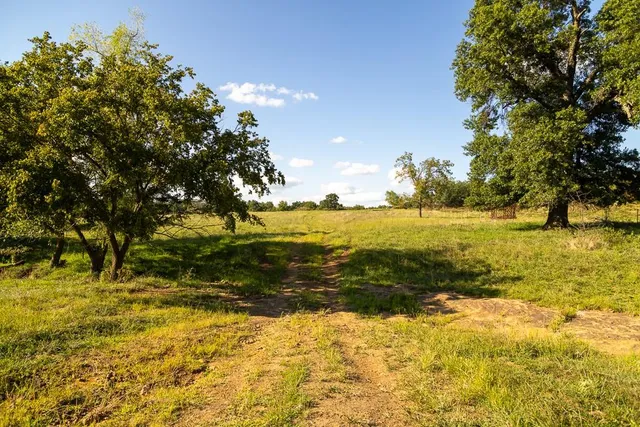 $945,000 | 630 Northwest Nw Road, Appleton City, MO 64724