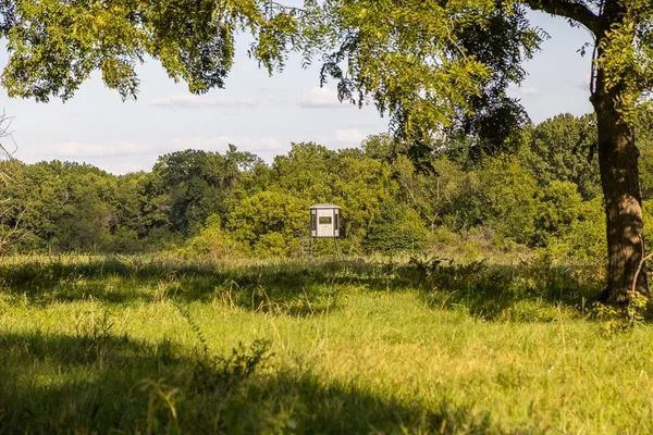 $945,000 | 630 Northwest Nw Road, Appleton City, MO 64724