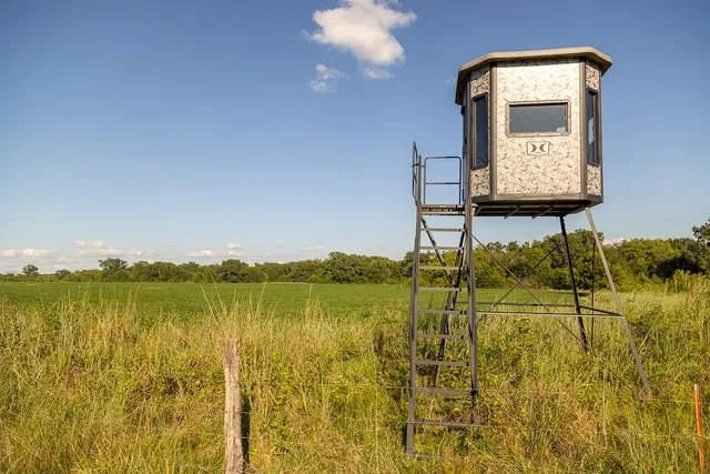 $945,000 | 630 Northwest Nw Road, Appleton City, MO 64724