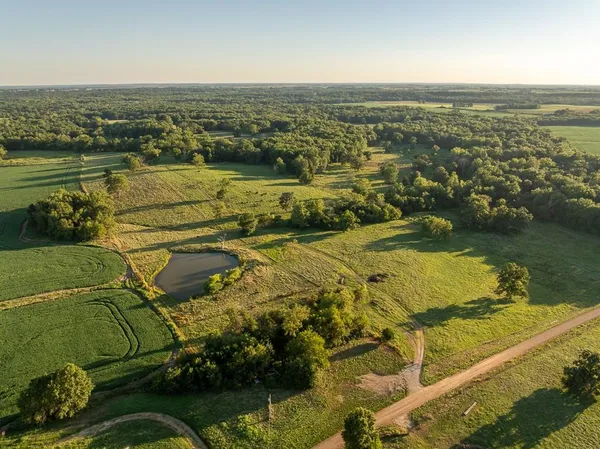 $945,000 | 630 Northwest Nw Road, Appleton City, MO 64724