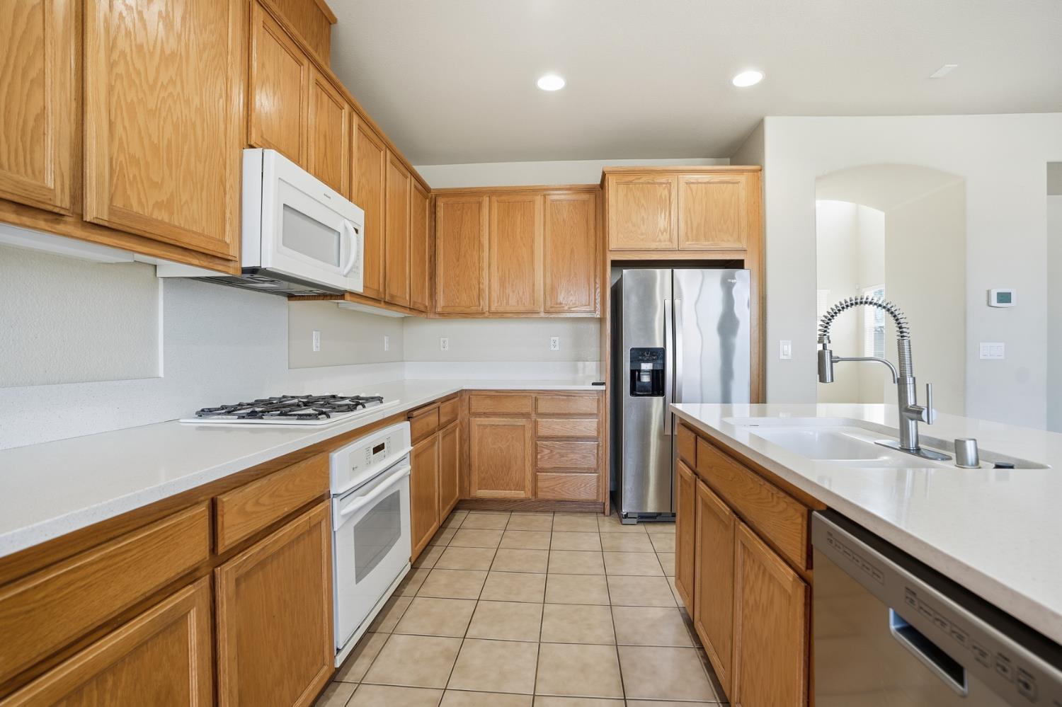 1025 Barbados Street Manteca, CA 95337 - Photo 7 of 31