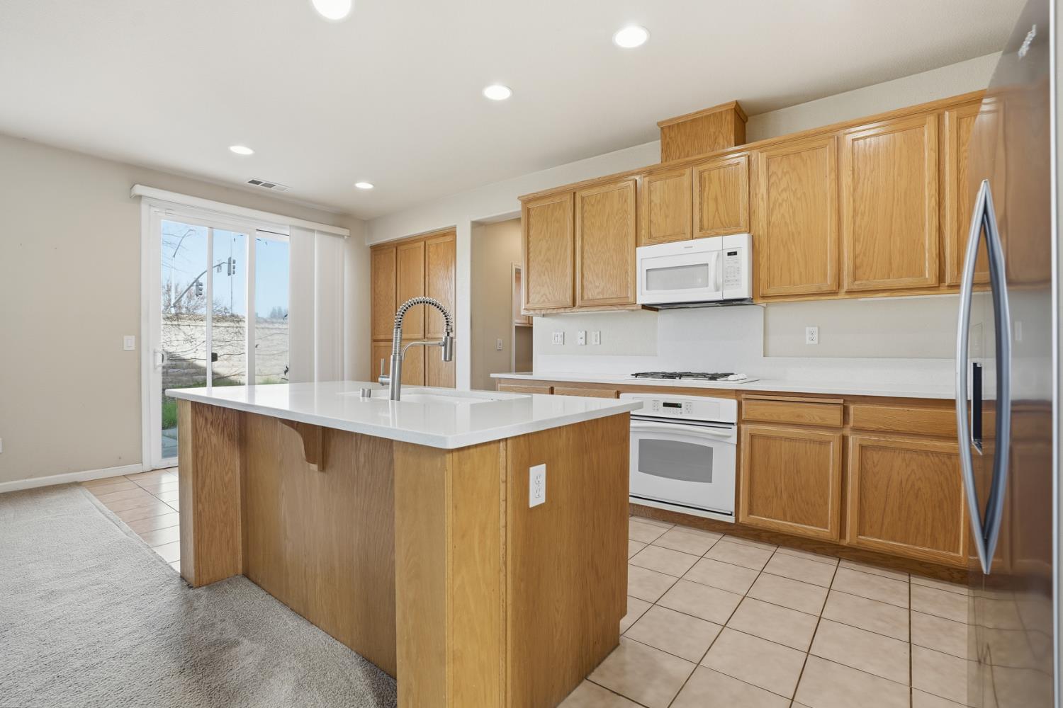 1025 Barbados Street Manteca, CA 95337 - Photo 8 of 31