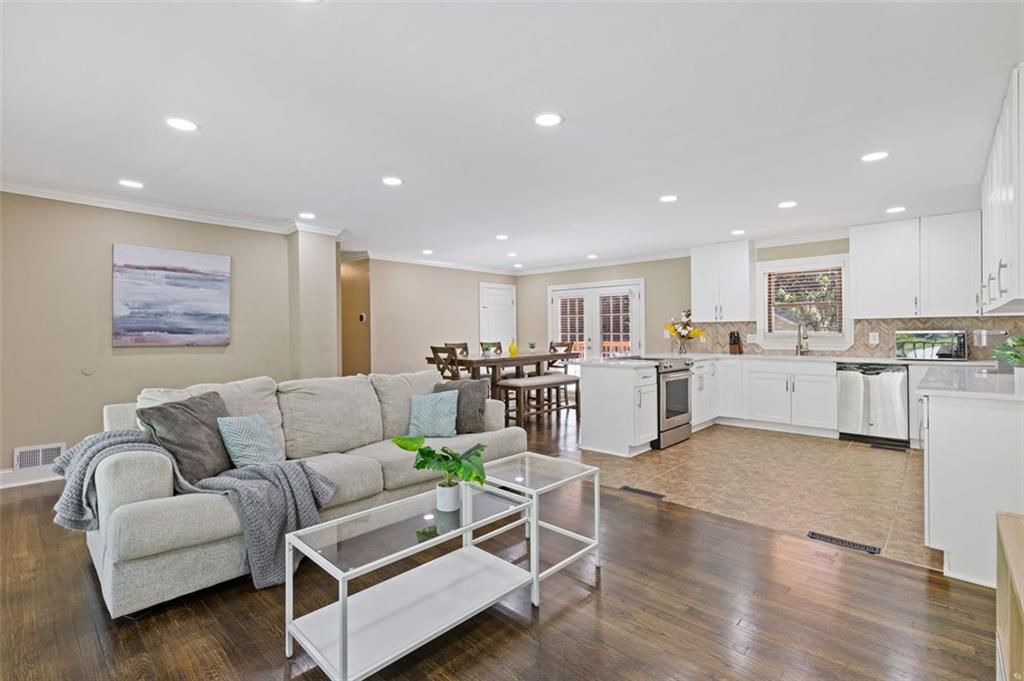 1498 Sanden Ferry Drive Decatur, GA 30033 - Photo 11 of 55