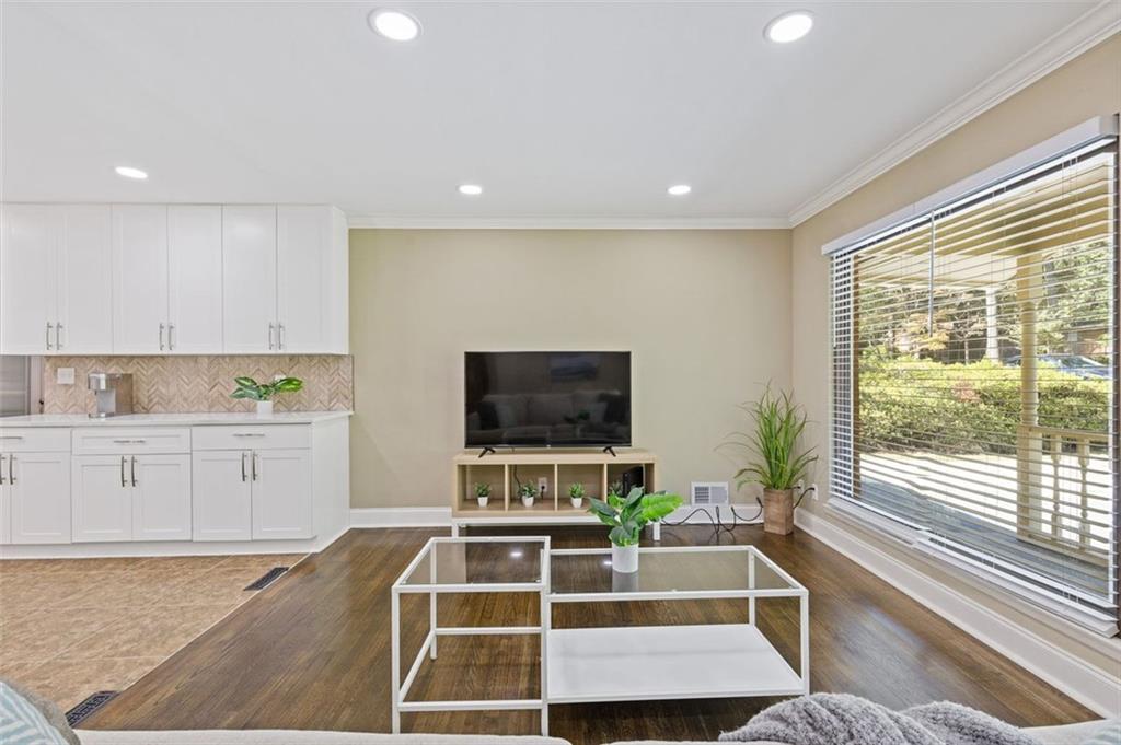 1498 Sanden Ferry Drive Decatur, GA 30033 - Photo 5 of 55