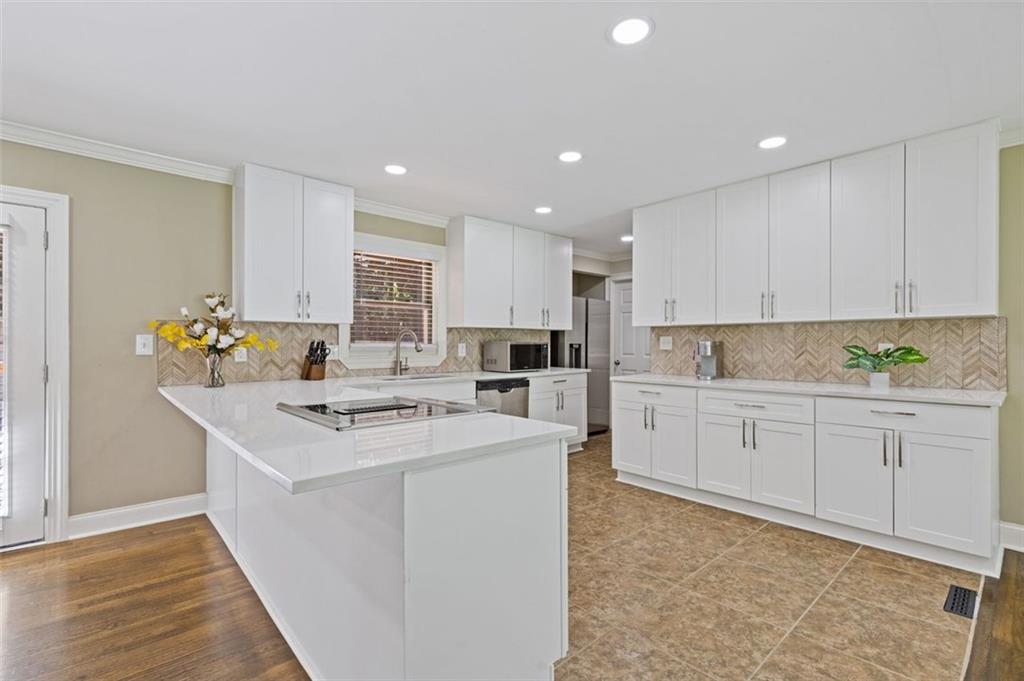 1498 Sanden Ferry Drive Decatur, GA 30033 - Photo 9 of 55