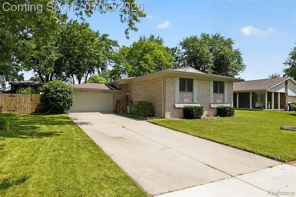 $329,900 | 44100 Somerset Square, Canton, MI 48187