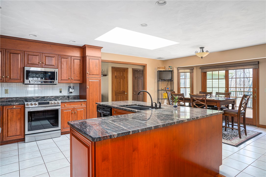 21 Williams Road Smithfield, RI 02917 - Photo 13 of 37
