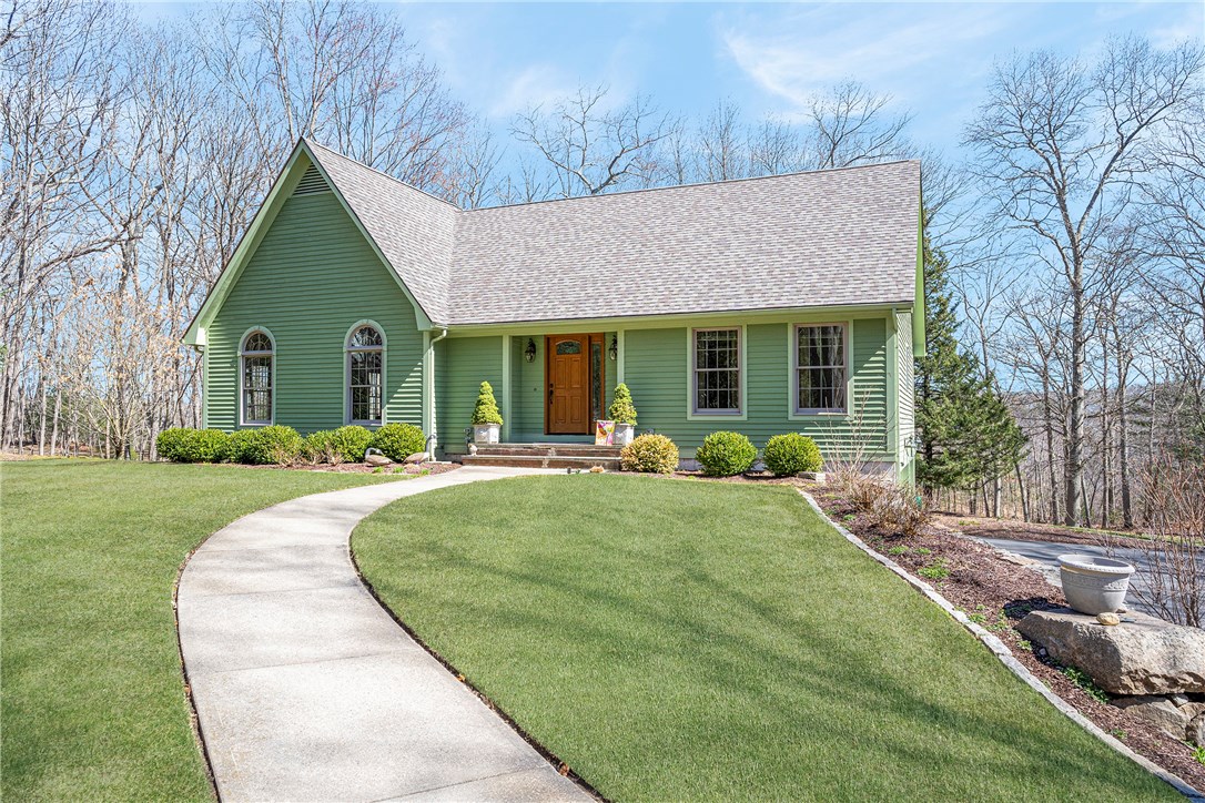 21 Williams Road Smithfield, RI 02917 - Photo 2 of 37
