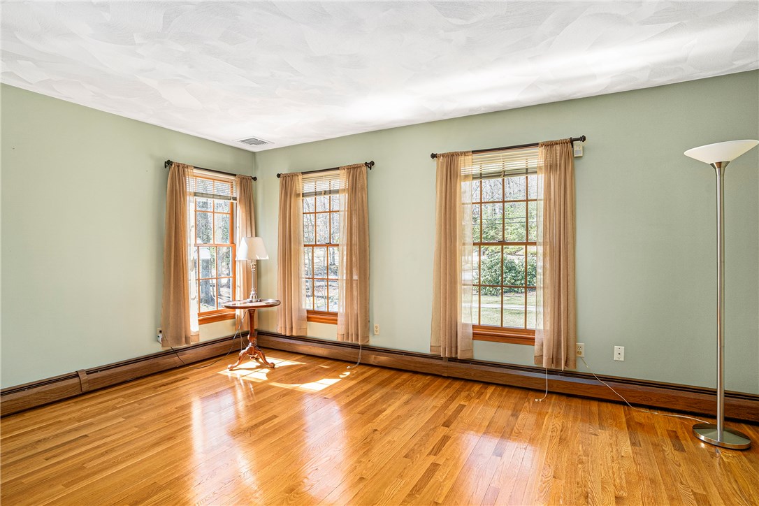 21 Williams Road Smithfield, RI 02917 - Photo 24 of 37
