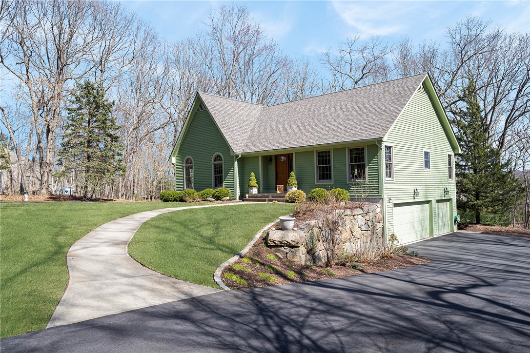 21 Williams Road Smithfield, RI 02917 - Photo 3 of 37