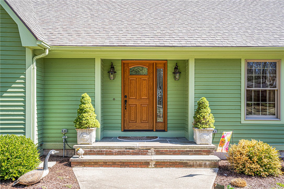 21 Williams Road Smithfield, RI 02917 - Photo 4 of 37