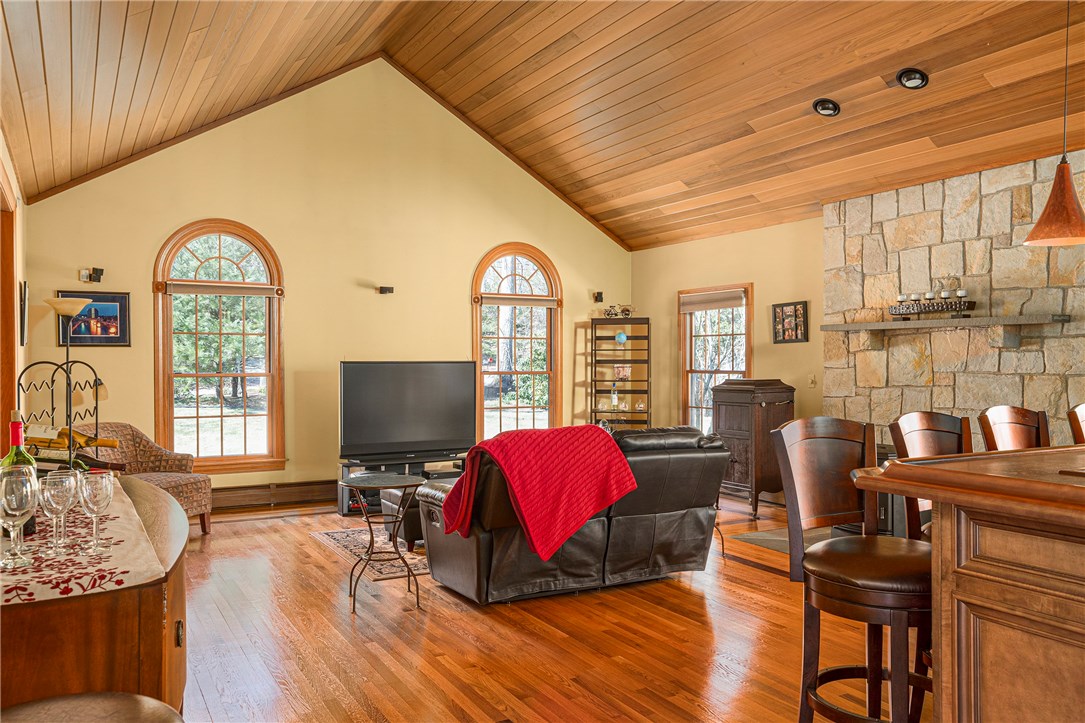 21 Williams Road Smithfield, RI 02917 - Photo 5 of 37