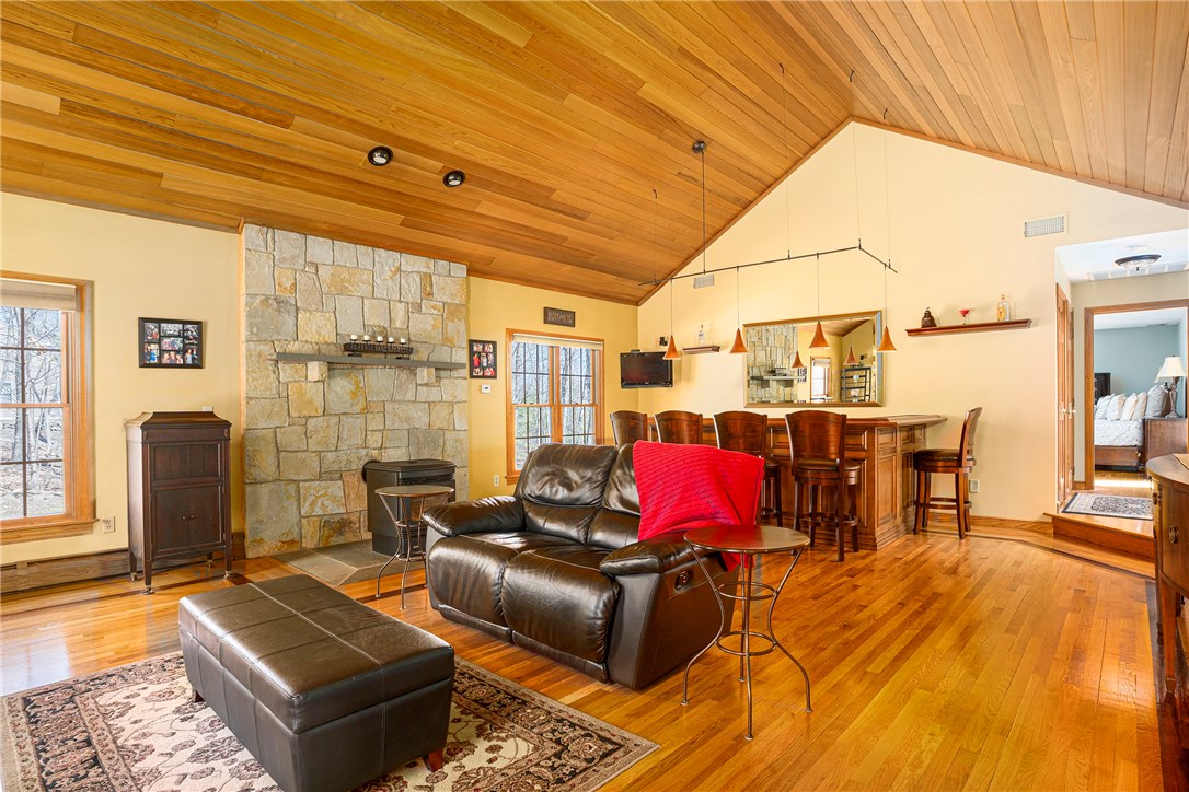 21 Williams Road Smithfield, RI 02917 - Photo 6 of 37