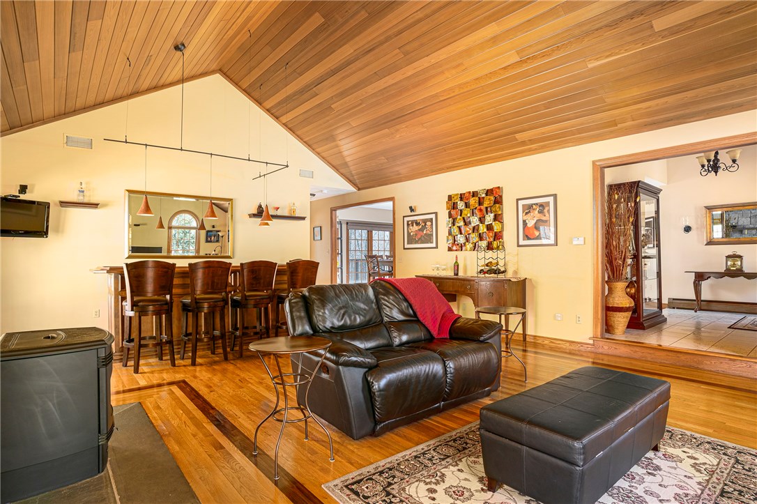 21 Williams Road Smithfield, RI 02917 - Photo 7 of 37
