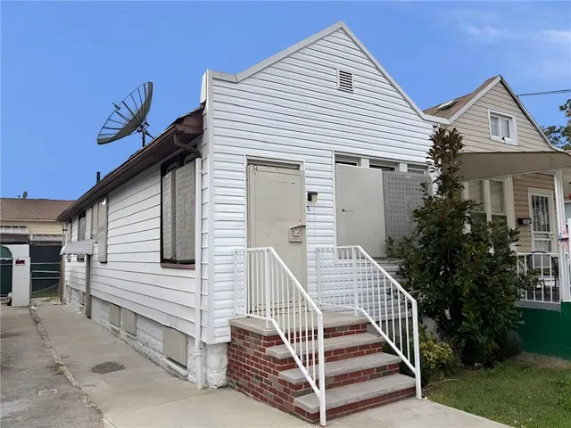 $489,900 | 2842 Brighton 4th Street | Brighton Beach