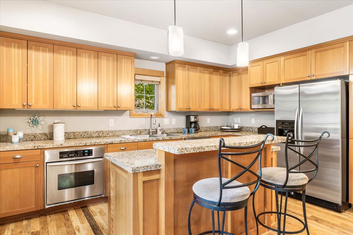 57112 Evergreen Loop, Unit 35 Sunriver, OR 97707 - Photo 13 of 38 13-Kitchen