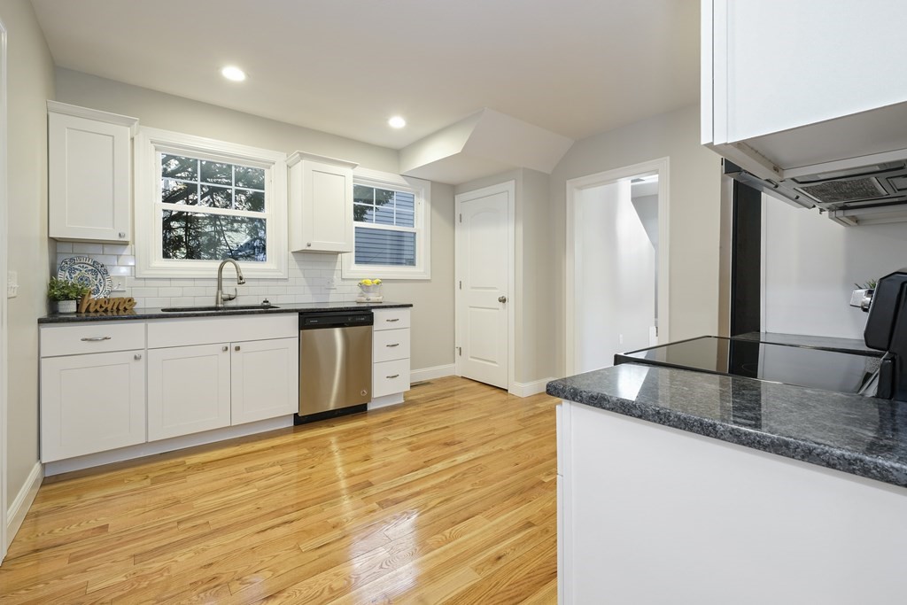 74 Irvington Street Springfield, MA 01108 - Photo 16 of 32