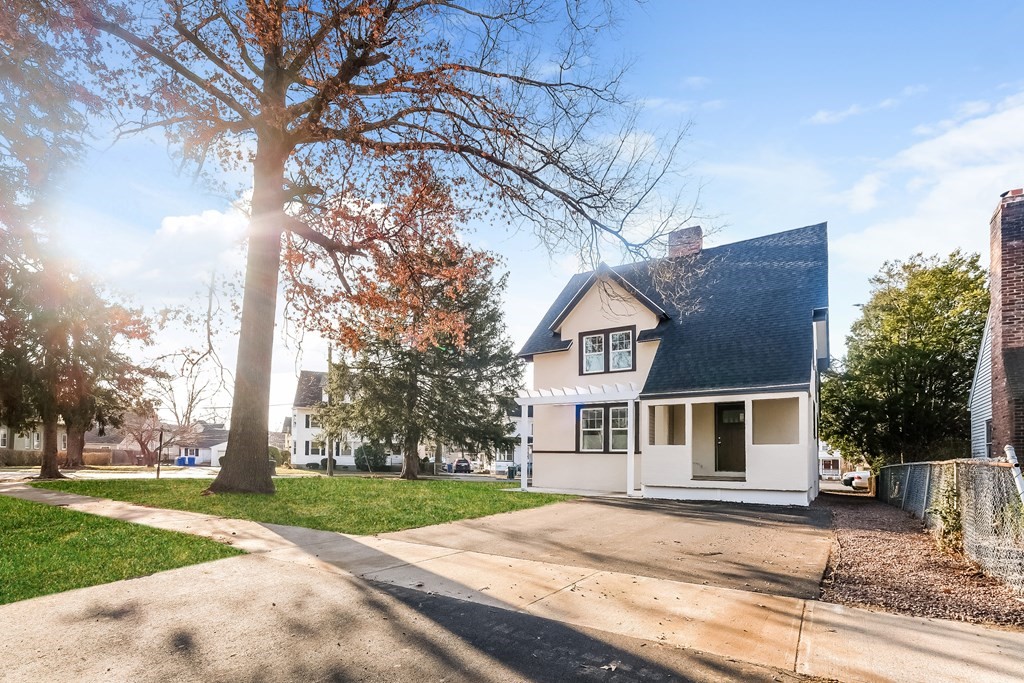 74 Irvington Street Springfield, MA 01108 - Photo 4 of 32