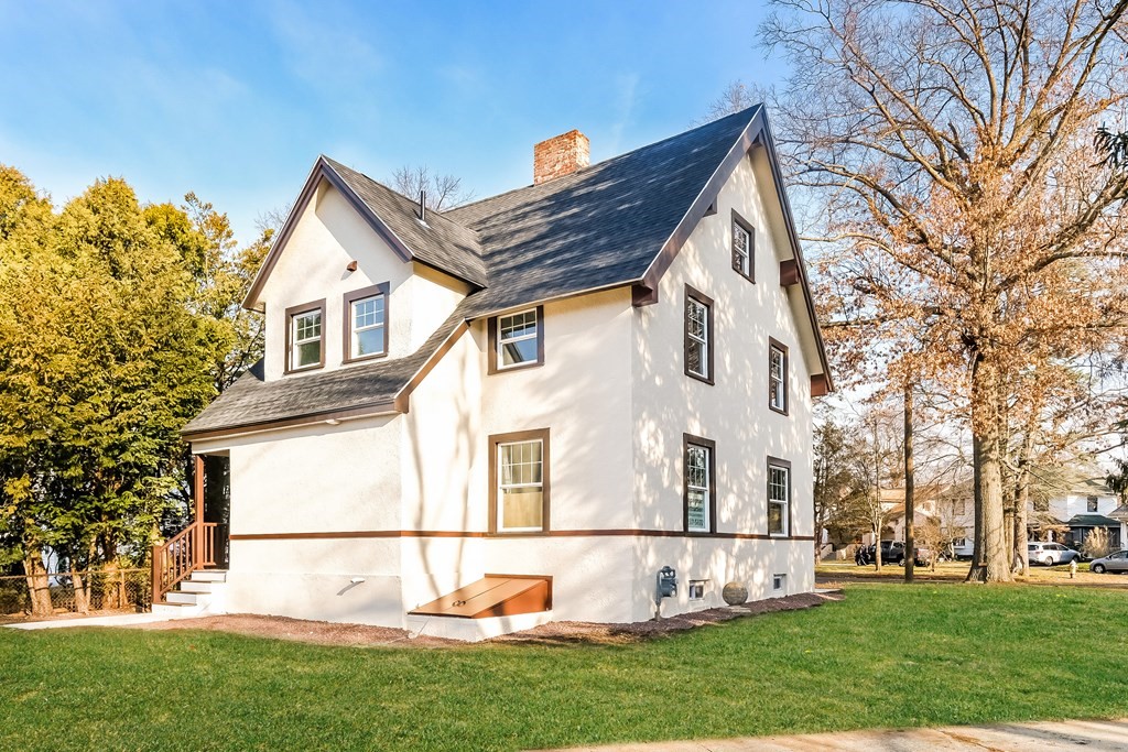 74 Irvington Street Springfield, MA 01108 - Photo 7 of 32