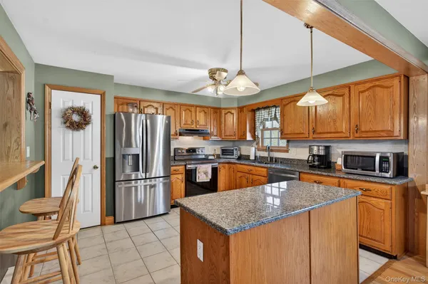 $645,000 | 23 Briarpatch Lane, Red Hook, NY 12571