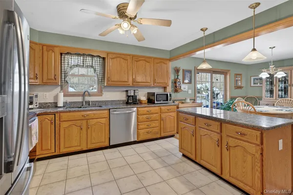 $645,000 | 23 Briarpatch Lane, Red Hook, NY 12571