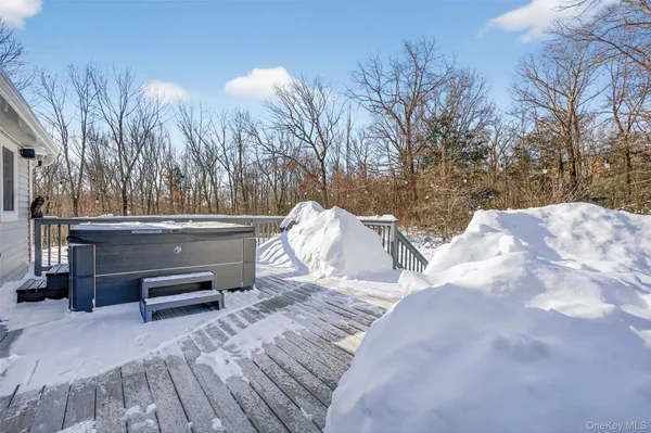 $645,000 | 23 Briarpatch Lane, Red Hook, NY 12571