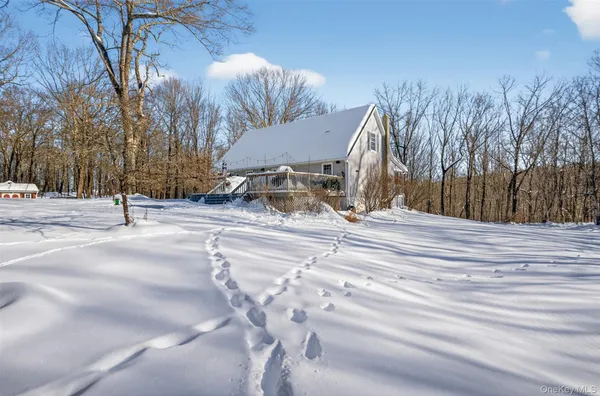 $645,000 | 23 Briarpatch Lane, Red Hook, NY 12571
