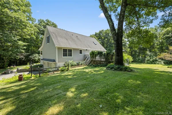 $645,000 | 23 Briarpatch Lane, Red Hook, NY 12571