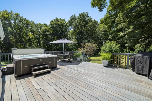 $645,000 | 23 Briarpatch Lane, Red Hook, NY 12571