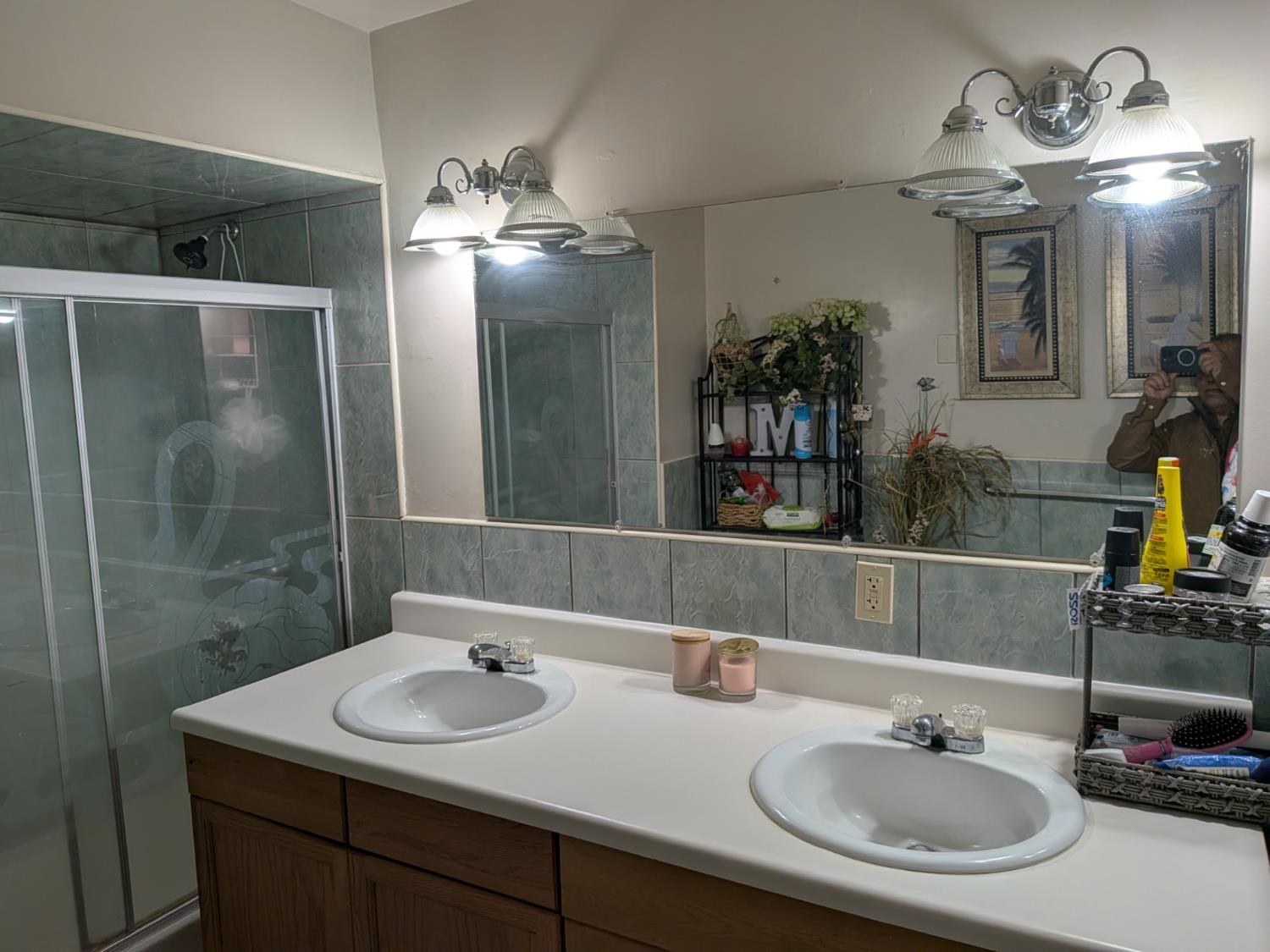 5209 North Angus Street Fresno, CA 93710 - Photo 13 of 33 a bathroom with a sink and a mirror