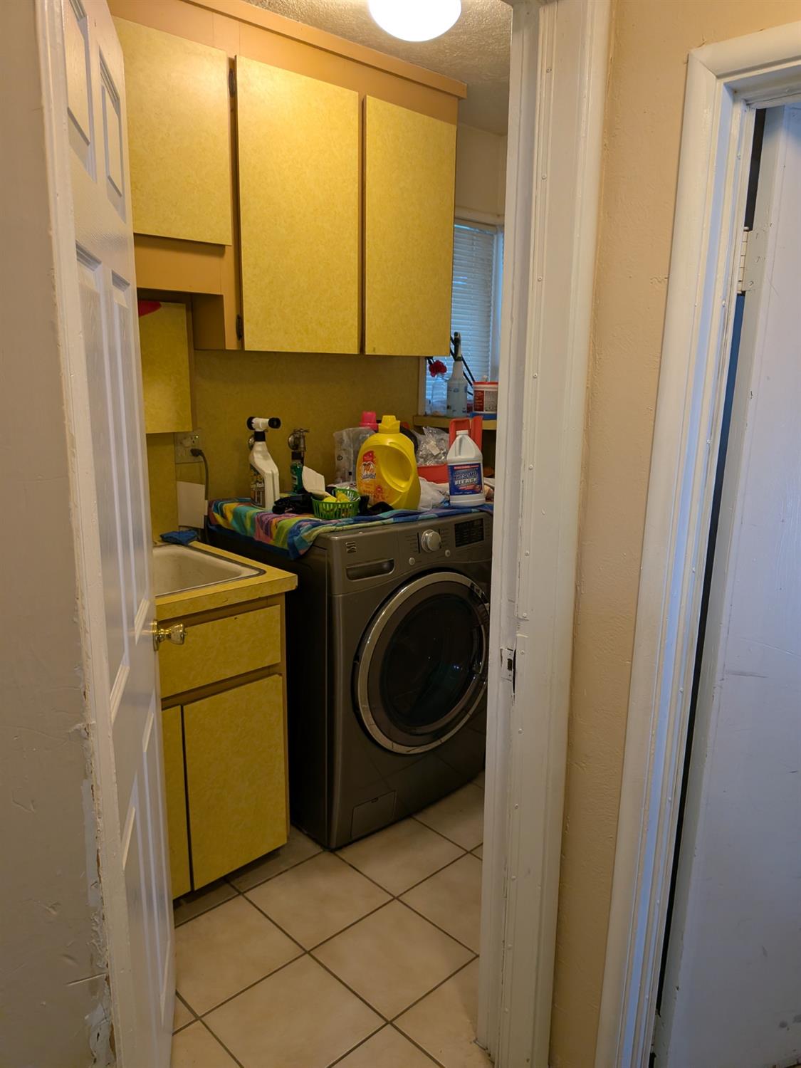 5209 North Angus Street Fresno, CA 93710 - Photo 17 of 33 a utility room with sink dryer and washer