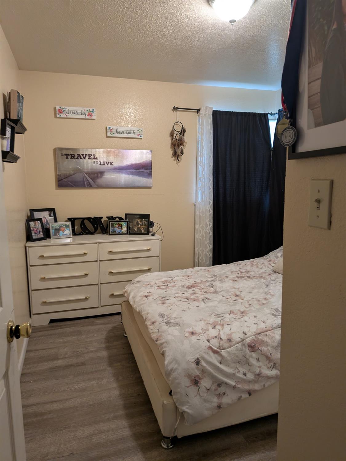 5209 North Angus Street Fresno, CA 93710 - Photo 24 of 33 a bedroom with a bed and cabinets