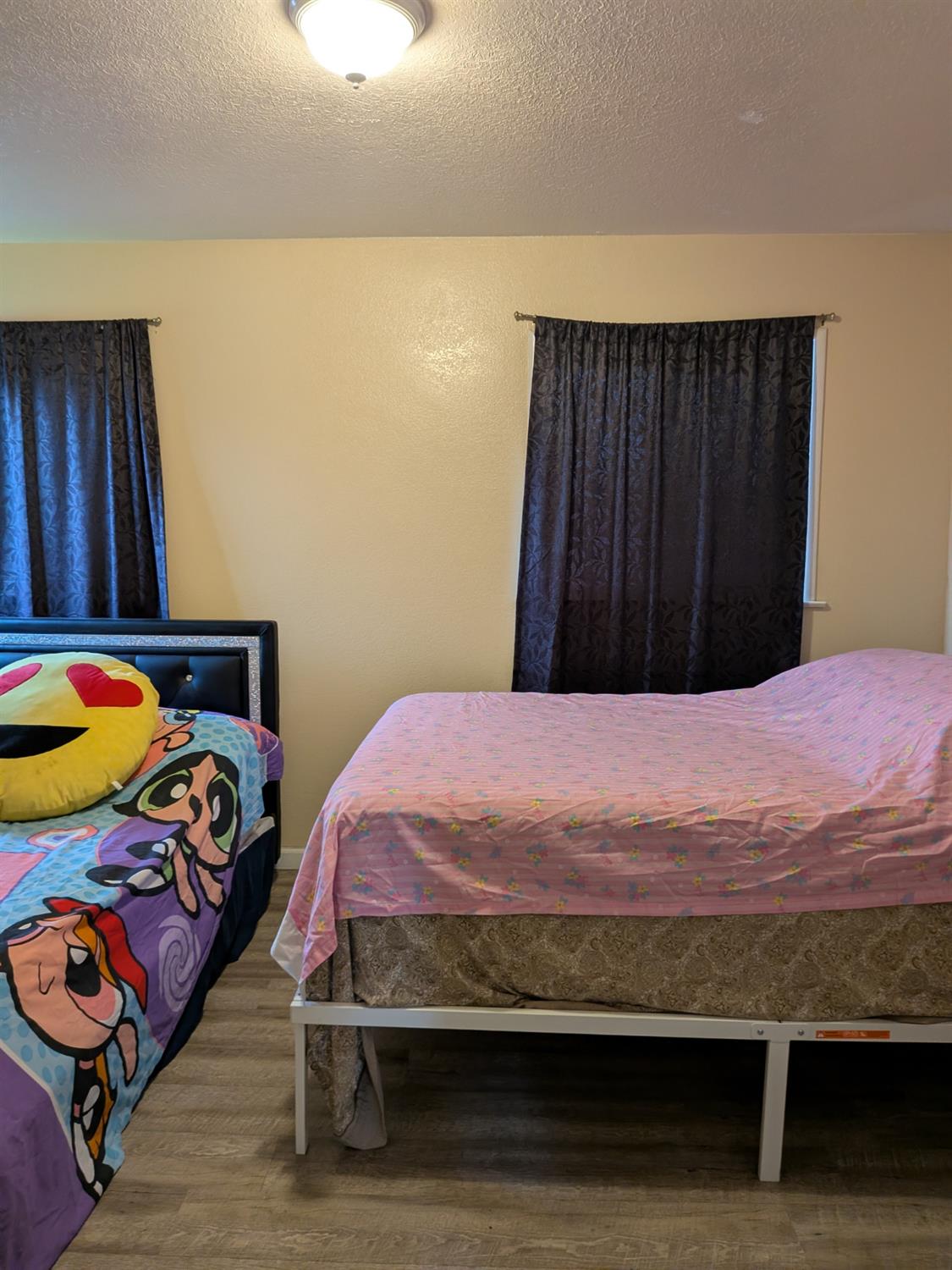 5209 North Angus Street Fresno, CA 93710 - Photo 25 of 33 a bedroom with a bed and a window