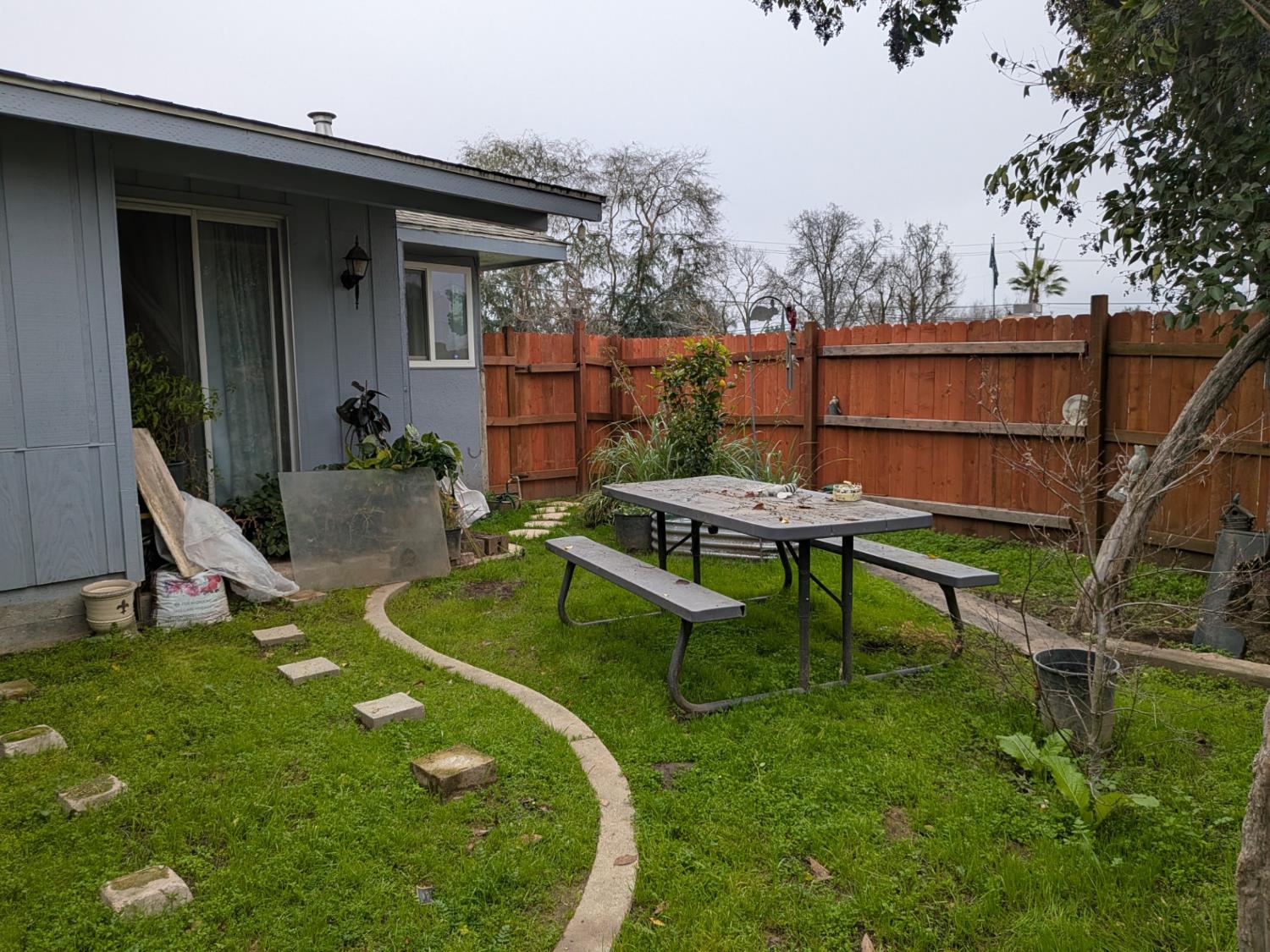 5209 North Angus Street Fresno, CA 93710 - Photo 28 of 33 a view of a chairs and table in backyard