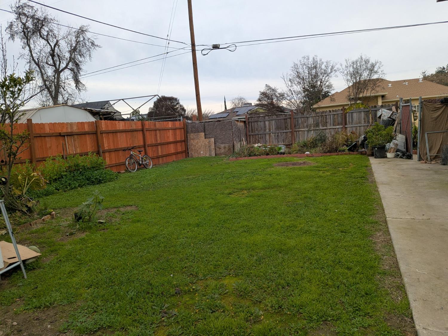 5209 North Angus Street Fresno, CA 93710 - Photo 33 of 33 a view of a backyard